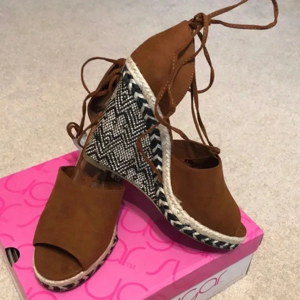 🌟HOST PIC🌟 Gorgeous NIB wedge sandals 🌟